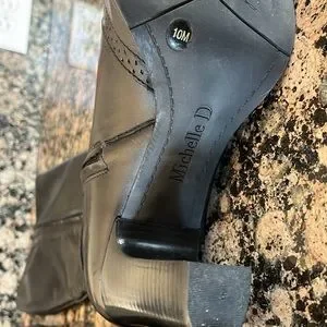 Michelle D Shoes Michelle D High Heeled Leather Boots Nwot